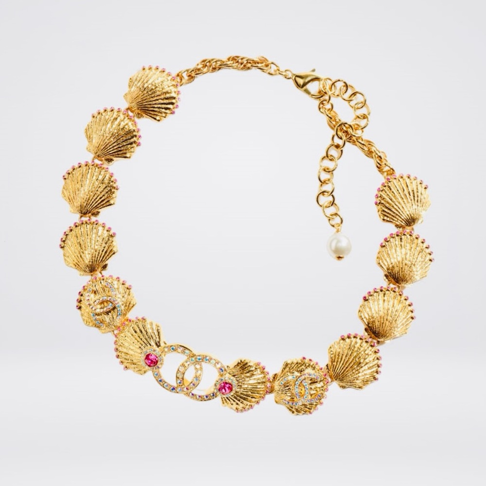 NEW WITH BOX Chanel 2023 Strass & Faux Pearl CC Shell Bracelet